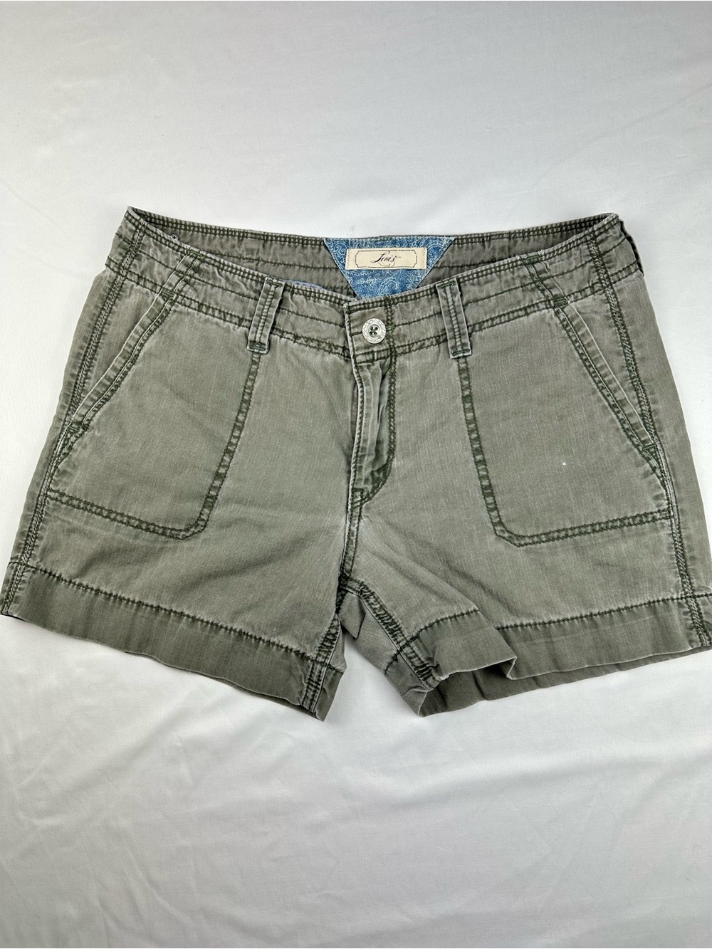 Levi’s Olive Green Cargo Utility Casual Workwear Shorts Gorpcore Mid Rise Sz 4